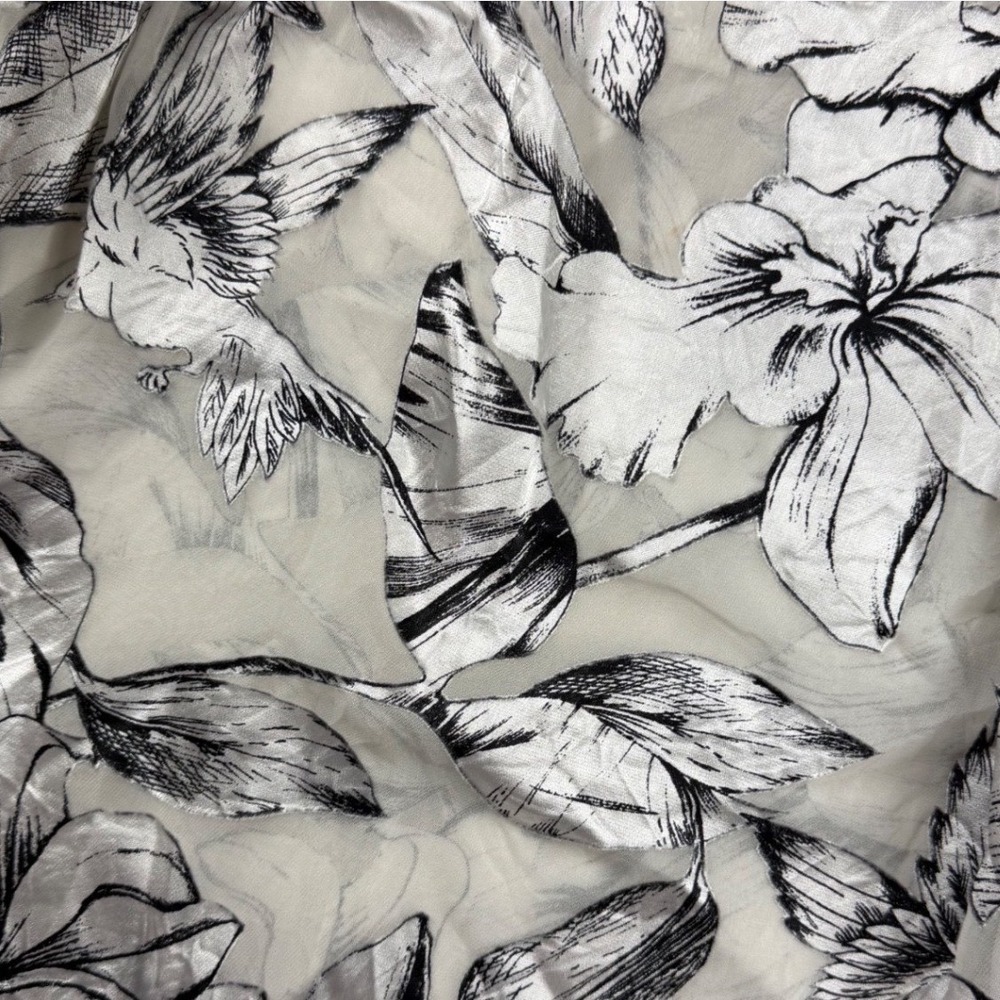 White House Black Market Burnout Floral Bird Blouse White Black Minimalist M - Picture 9 of 9